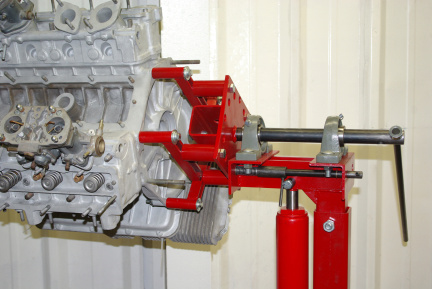 EngineStandAttachInUse Large