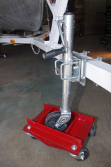 M998086-trailerJackAttach-inUse
